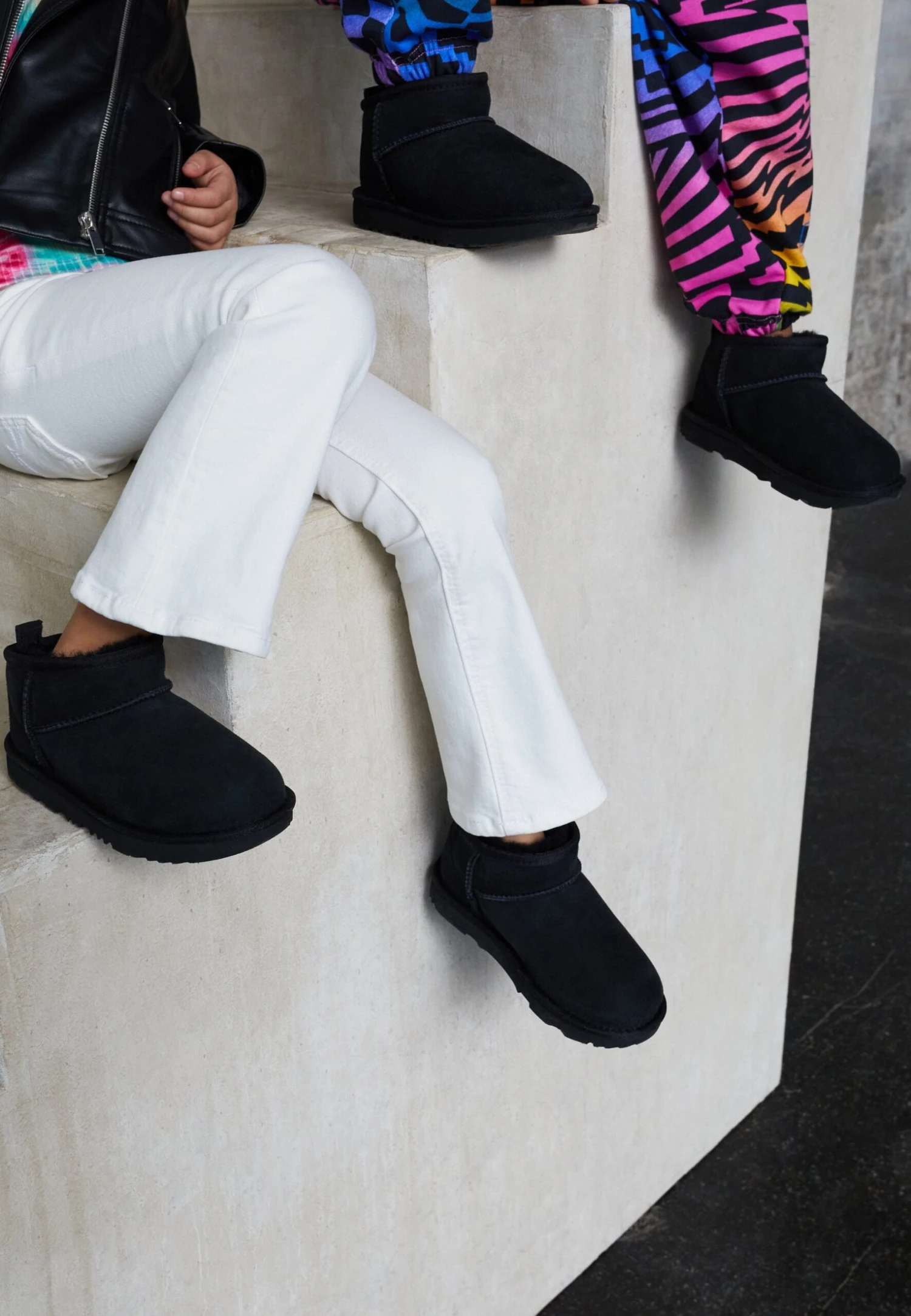 Ugg Classic Ultra Mini Unisex - Korte Laarzen - Black 2 Ugg Classic Ultra Mini Unisex - Korte Laarzen - Black - Afbeelding 2