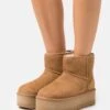 Ugg Classic Mini Platform - Enkellaarsjes Met Plateauzool - Chestnut