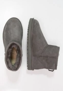 Ugg Classic Mini - Korte Laarzen - Grey 9 Ugg Classic Mini - Korte Laarzen - Grey -Ugg d40286e82cbc433e87b27e7cd73c06d8