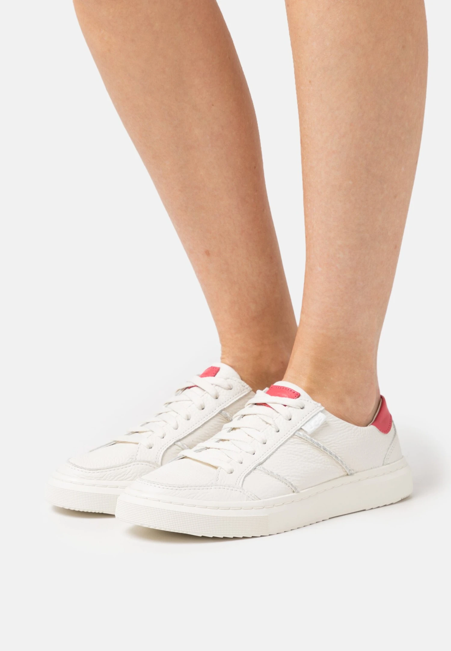 Ugg Alameda Lace - Sneakers Laag - Bright White/Red Pepper 1 Ugg Alameda Lace - Sneakers Laag - Bright White/Red Pepper