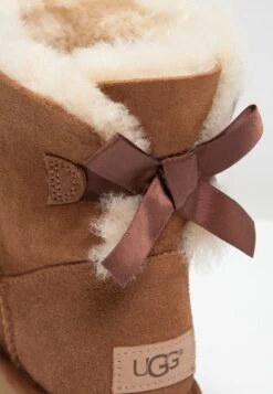 Ugg Mini Bailey Bow - Korte Laarzen - Chestnut 12 Ugg Mini Bailey Bow - Korte Laarzen - Chestnut -Ugg dc837f11fb394740b368d93a7fa98366