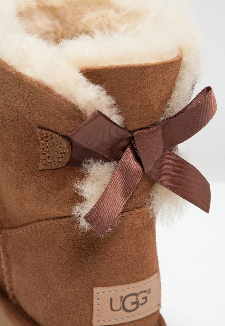 Ugg Mini Bailey Bow - Korte Laarzen - Chestnut 4 Ugg Mini Bailey Bow - Korte Laarzen - Chestnut - Afbeelding 4