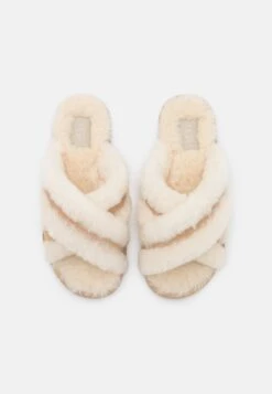 Ugg Scuffita - Muiltjes - Sand 11 Ugg Scuffita - Muiltjes - Sand -Ugg dd132f5f796c49a48a257f1dda28fcbb