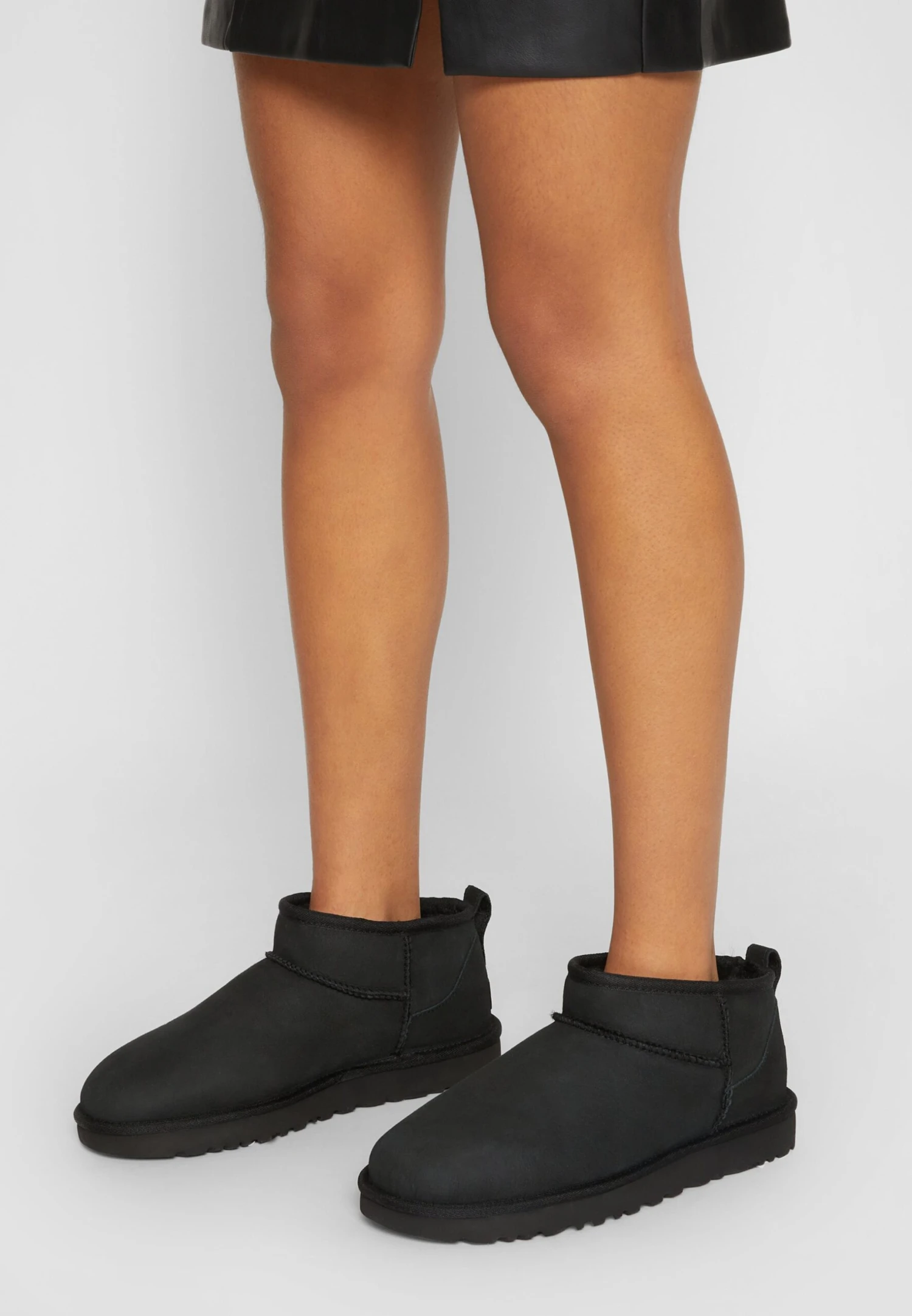 Ugg Classic Ultra - Korte Laarzen - Black 4 Ugg Classic Ultra - Korte Laarzen - Black - Afbeelding 4