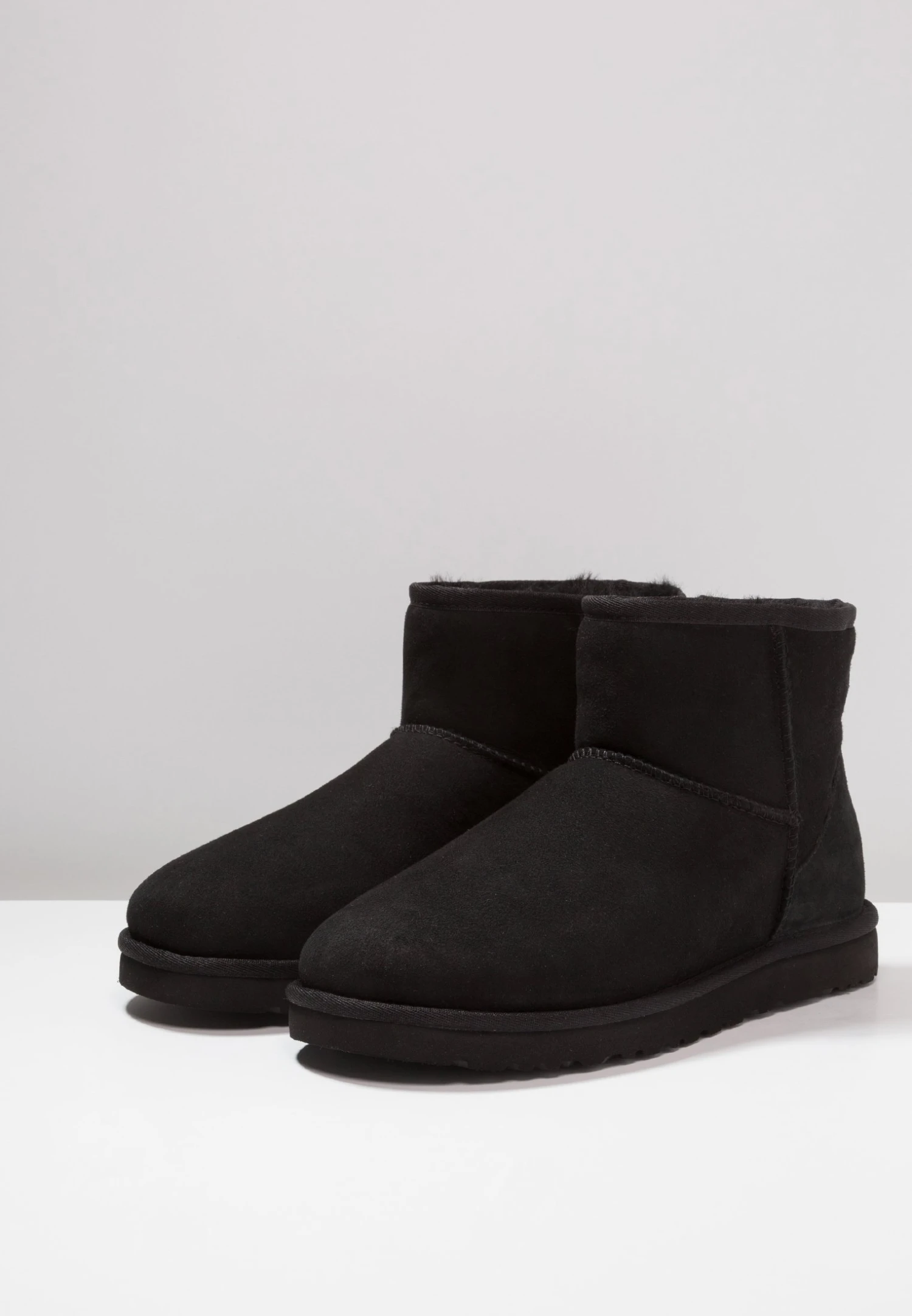 Ugg Classic Mini - Korte Laarzen - Black 3 Ugg Classic Mini - Korte Laarzen - Black - Afbeelding 3