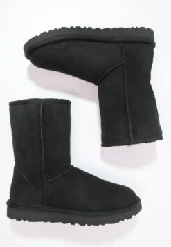 Ugg Classic Short - Korte Laarzen - Black 12 Ugg Classic Short - Korte Laarzen - Black -Ugg e4c1221fe7554a3a82268242488d014f