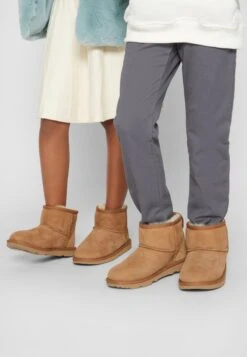 Ugg Classic Mini Ii Unisex - Korte Laarzen - Chestnut -Ugg e58a9614eac8495aa6963fd3841c7019