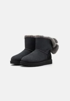 Ugg Mini Bailey Fuzzy Bow - Snowboots- Black -Ugg e971d426295a418fbad7e093c1ec8810