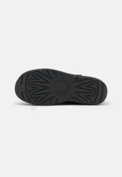 Ugg Classic Ultra Mini Platform - Enkellaarsjes Met Plateauzool - Black 14 Ugg Classic Ultra Mini Platform - Enkellaarsjes Met Plateauzool - Black -Ugg eb7ac42698d94d1b826c6d0448604793