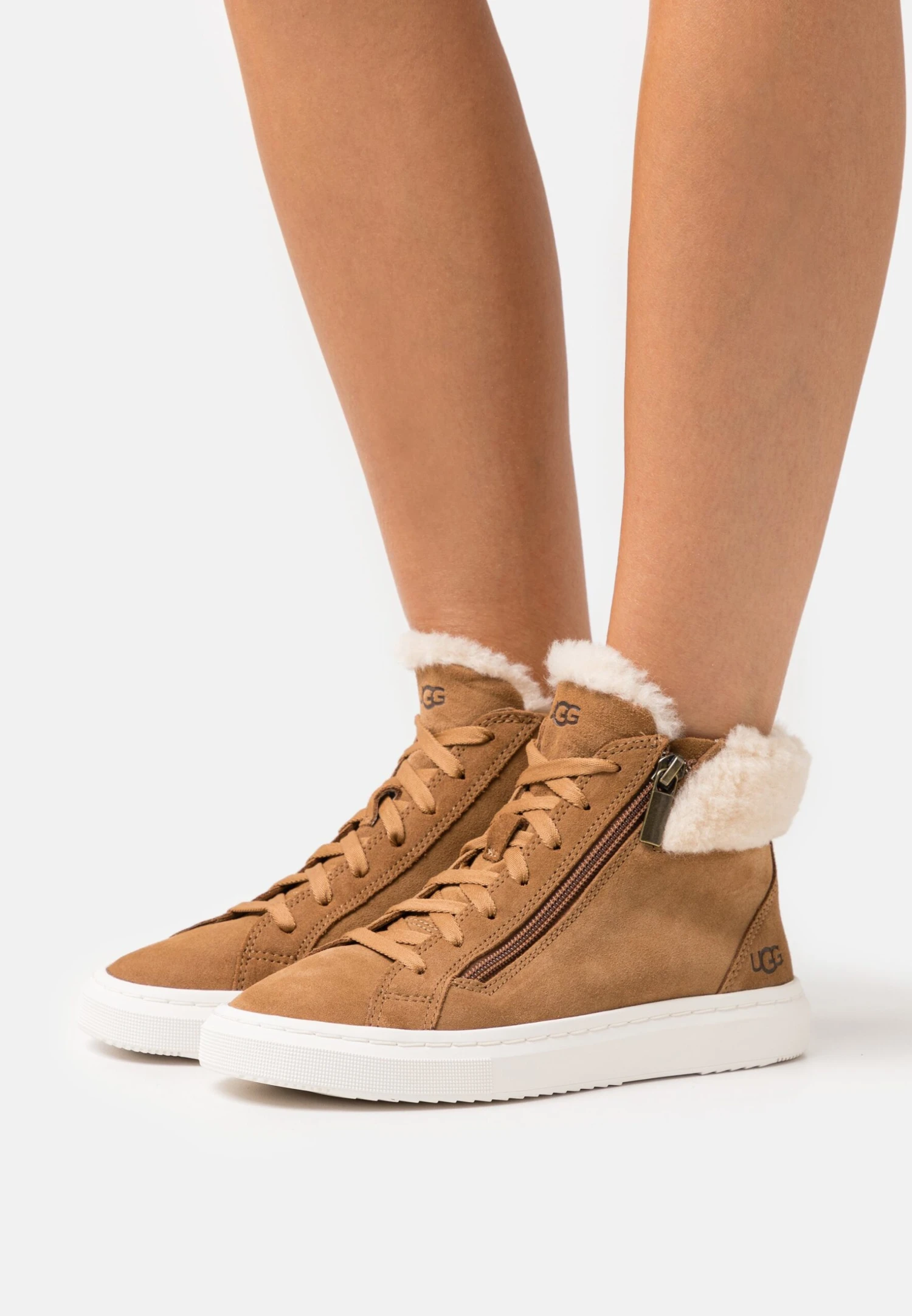 Ugg Alameda Mid Zip - Sneakers Hoog - Chestnut 1 Ugg Alameda Mid Zip - Sneakers Hoog - Chestnut