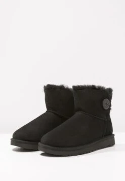 Ugg Mini Bailey Button - Korte Laarzen - Black 14 Ugg Mini Bailey Button - Korte Laarzen - Black -Ugg f181174a8bf5455f88729cddee873a80