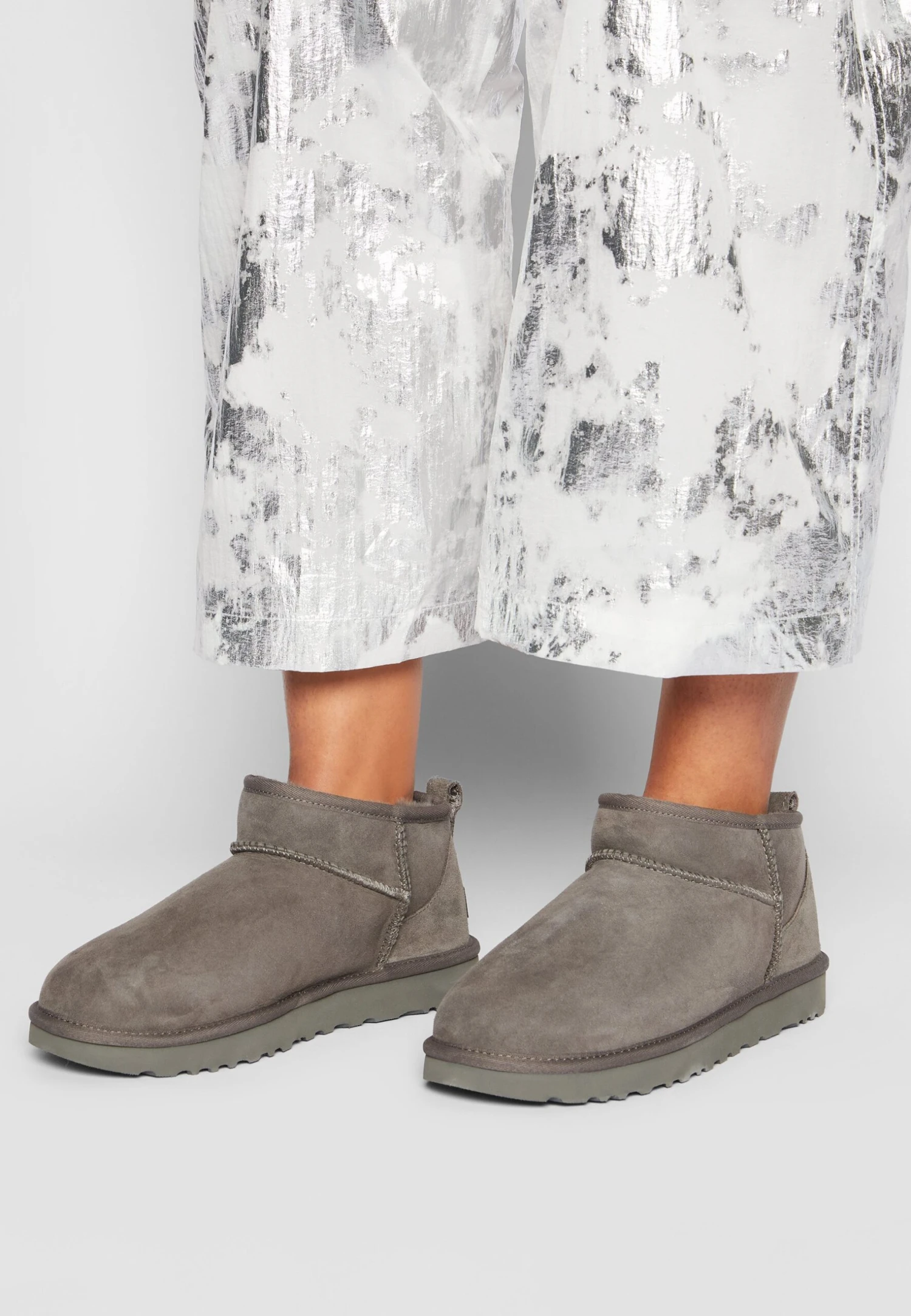 Ugg Classic Ultra - Korte Laarzen - Grey 1 Ugg Classic Ultra - Korte Laarzen - Grey