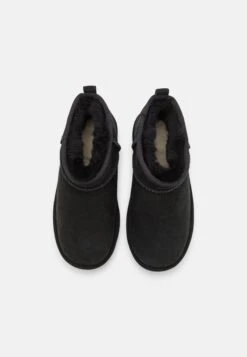 Ugg Classic Ultra Mini Unisex - Korte Laarzen - Black 15 Ugg Classic Ultra Mini Unisex - Korte Laarzen - Black -Ugg fdc79b15a9a8418abc2902380c30b875